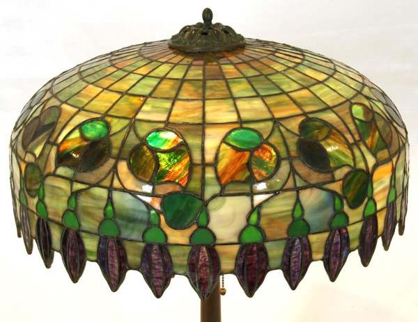 Neuhauser Fuscia Leaded Glass Lamp