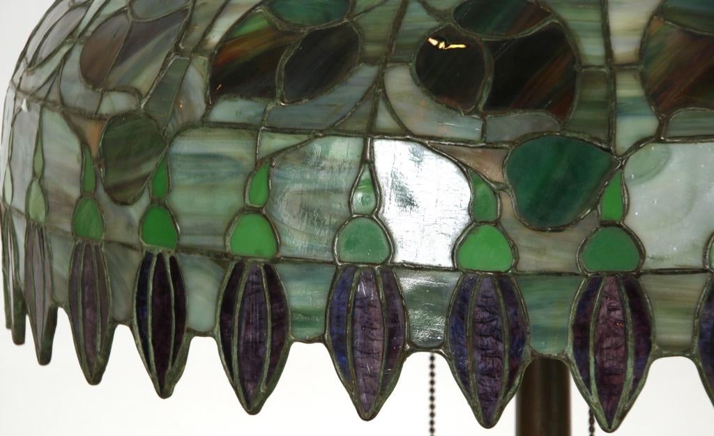 Neuhauser Fuscia Leaded Glass Lamp