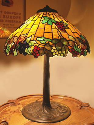 Colonial Leaded Grape Lamp