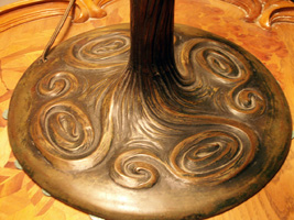 Colonial Leaded Grape Lamp