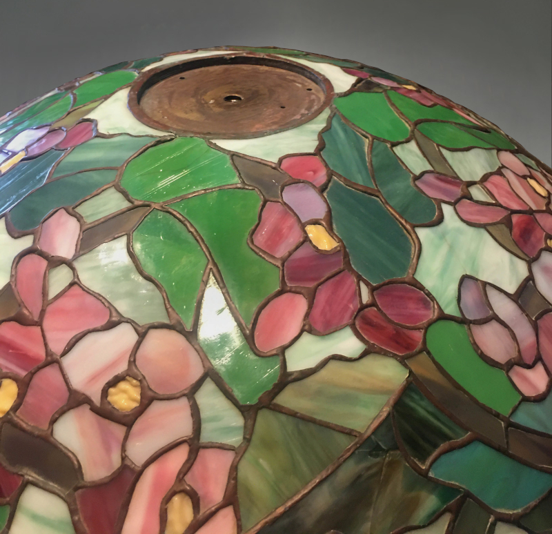 Colonial Leaded Begonia Lamp