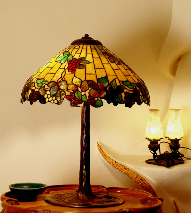 Colonial Leaded Grape Lamp
