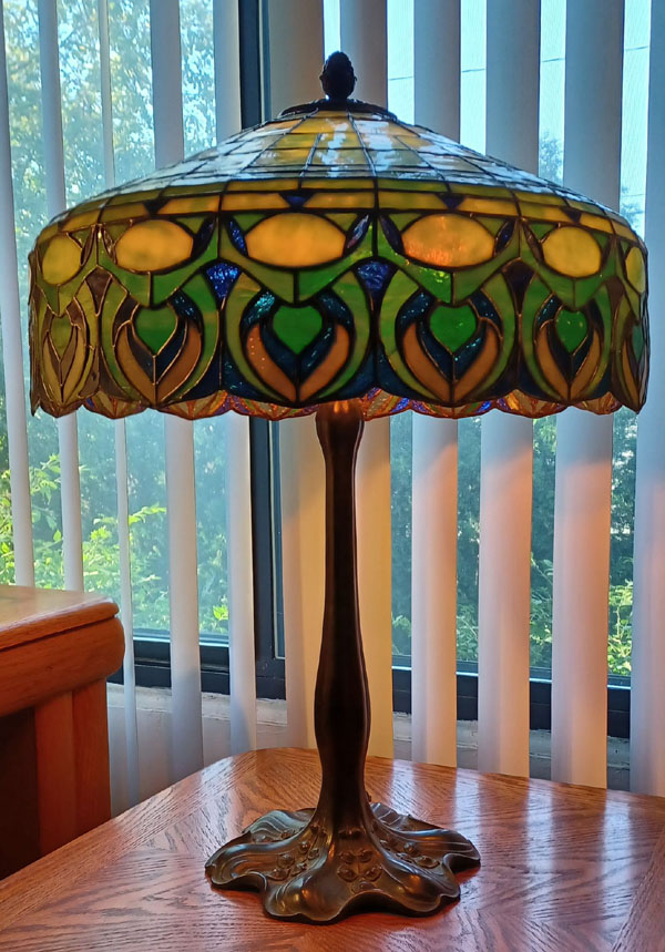 Williamson Peacock Border Leaded Table Lamp