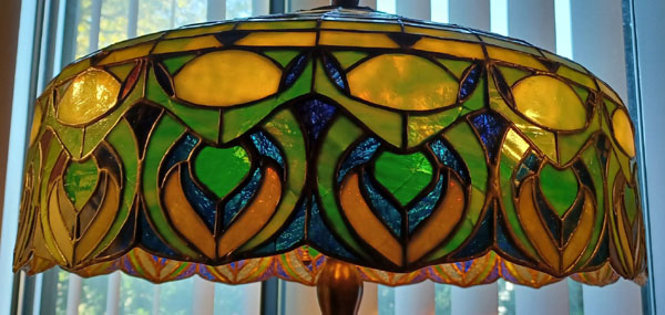 Williamson Peacock Border Leaded Table Lamp