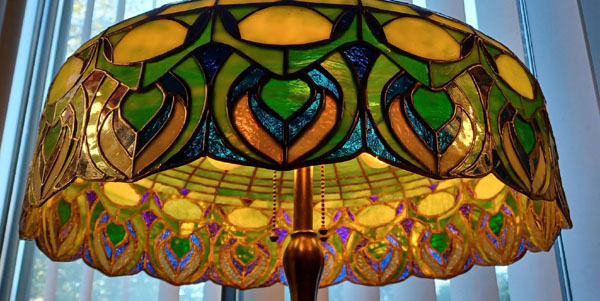 Williamson Peacock Border Leaded Table Lamp