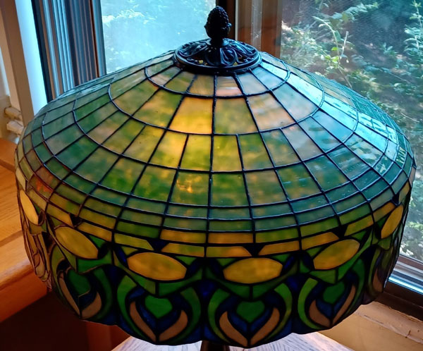 Williamson Peacock Border Leaded Table Lamp