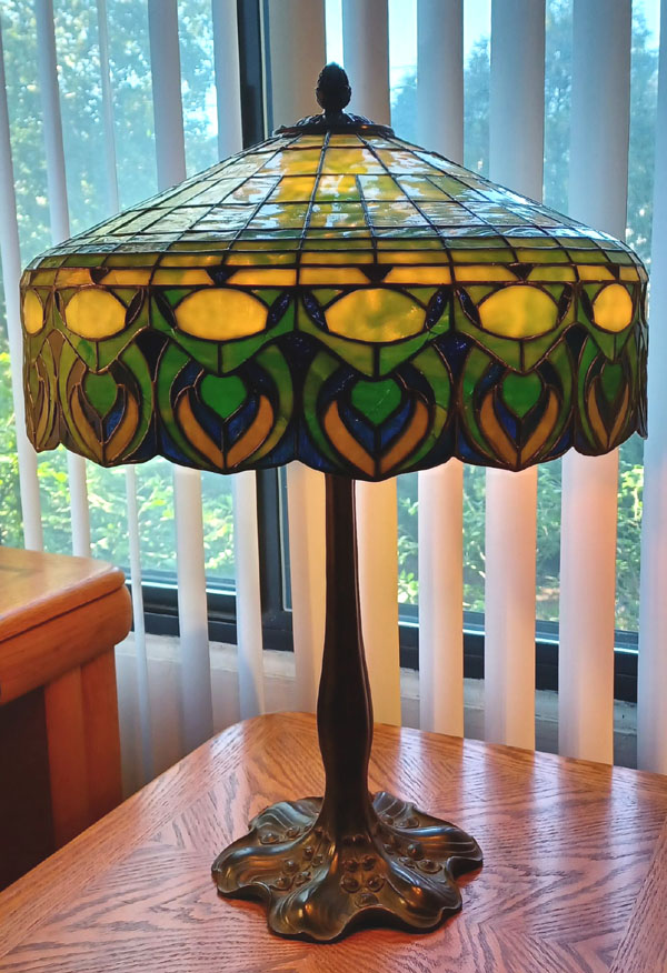 Williamson Peacock Border Leaded Table Lamp