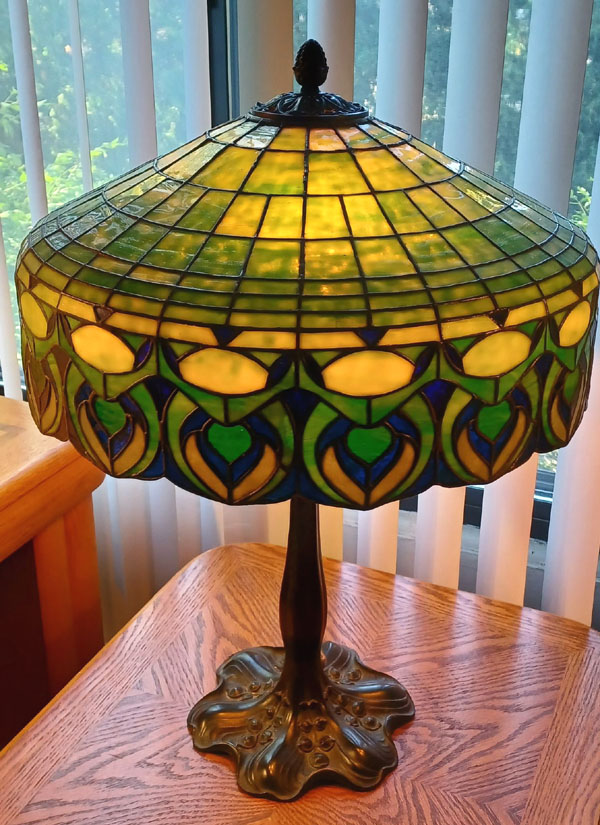 Williamson Peacock Border Leaded Table Lamp