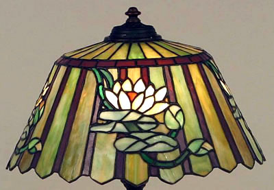 Wilkinson Water Lily Leaded Glass Lamp