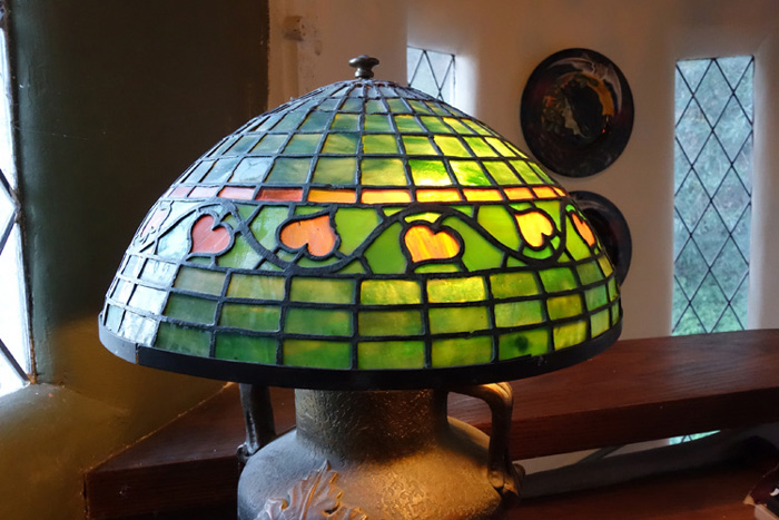 Chandler Specialty Mfg. Leaf and vine table lamp
