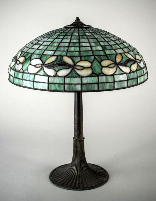 Suess Ornamental Honeysuckle Border Leaded Lamp