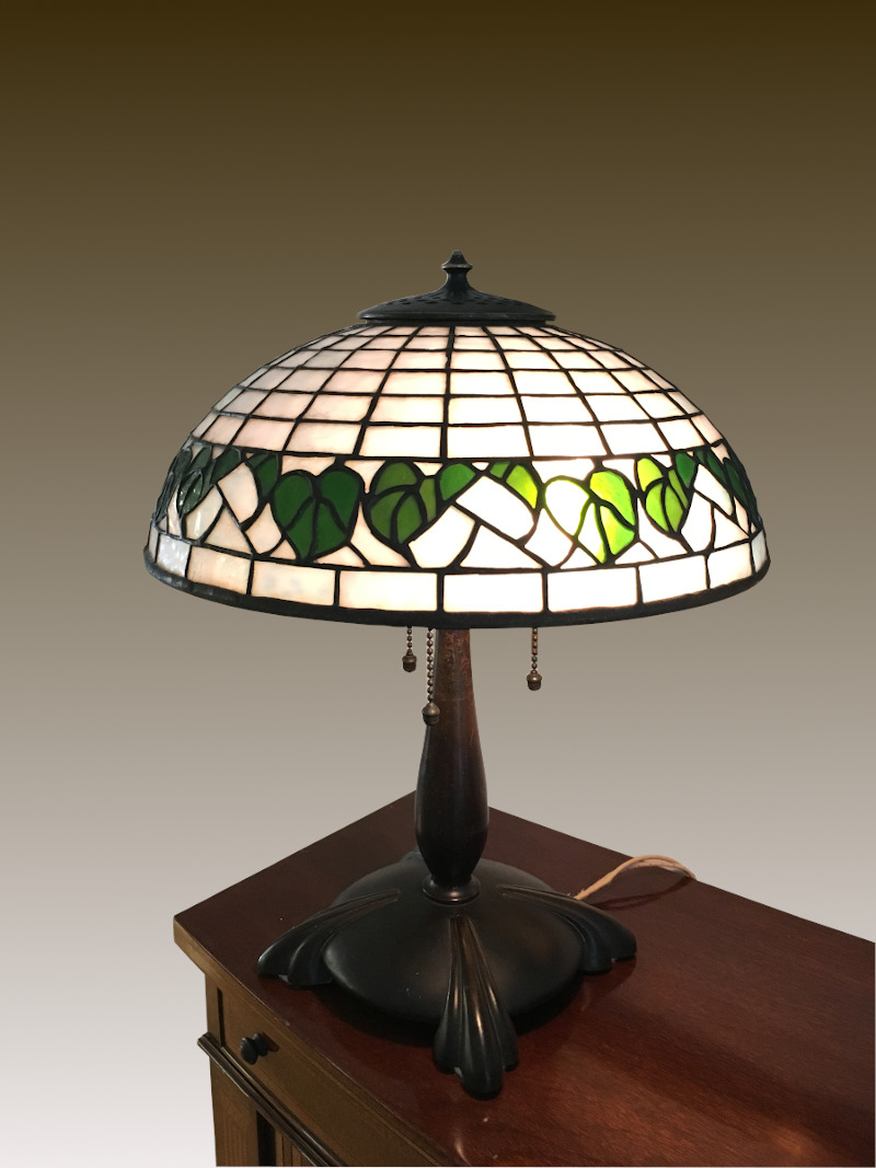 Bigelow & Kennard Leaf Border Table Lamp