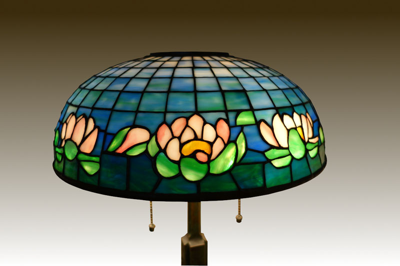 Bigelow & Kennard Lily Border Table Lamp