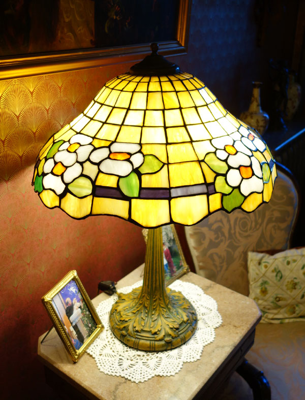 American Leaded Floral Table Lamp