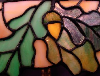 Chicago Mosaic Acorn Border Table Lamp