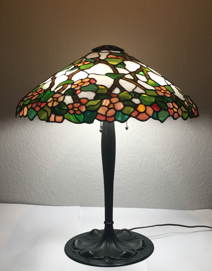 Suess Ornamental Stained Glass Floral Table Lamp