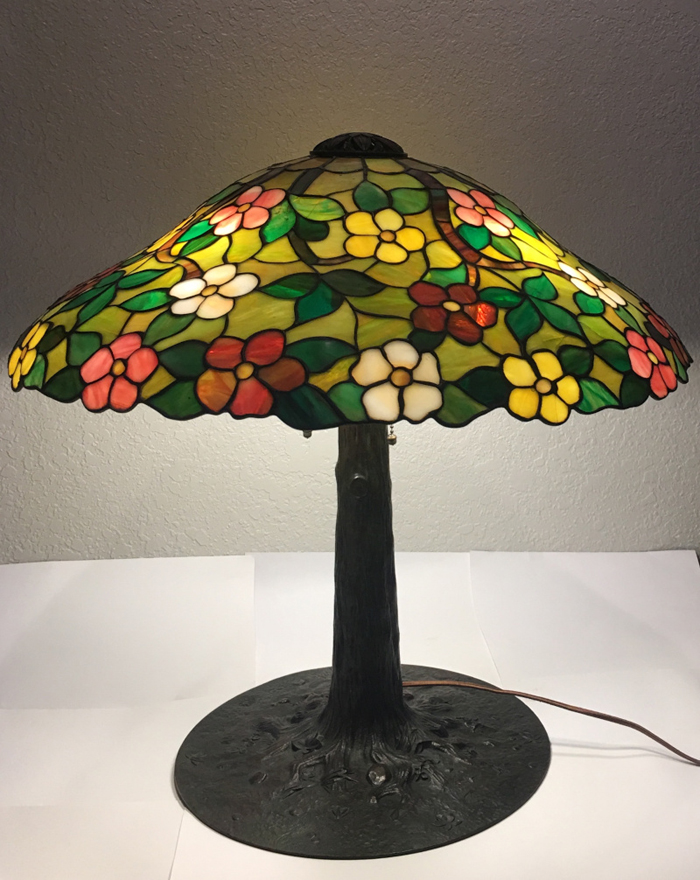 Suess Ornamental Stained Glass Floral Table Lamp