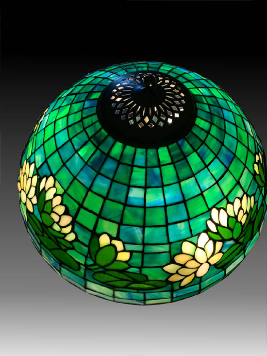 Bigelow & Kennard Lily Table Lamp