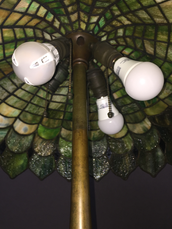Suess Ornamental Glass Company, Pleated Leaf Lamp