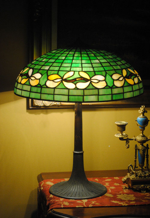 Suess Honeysuckle Border table lamp