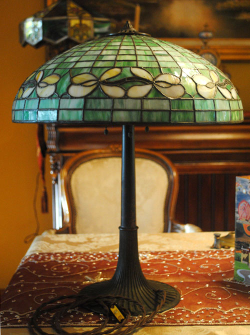 Suess Honeysuckle Border table lamp