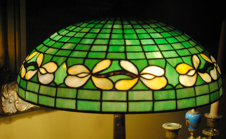 Suess Honeysuckle Border table lamp