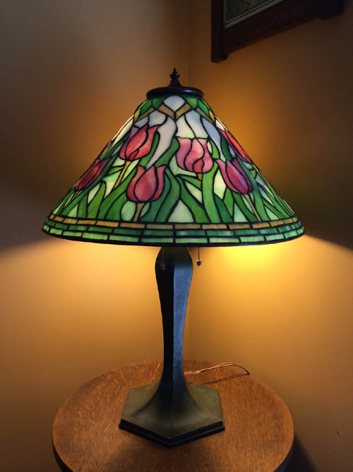 Unique Pink Tulip Table Lamp