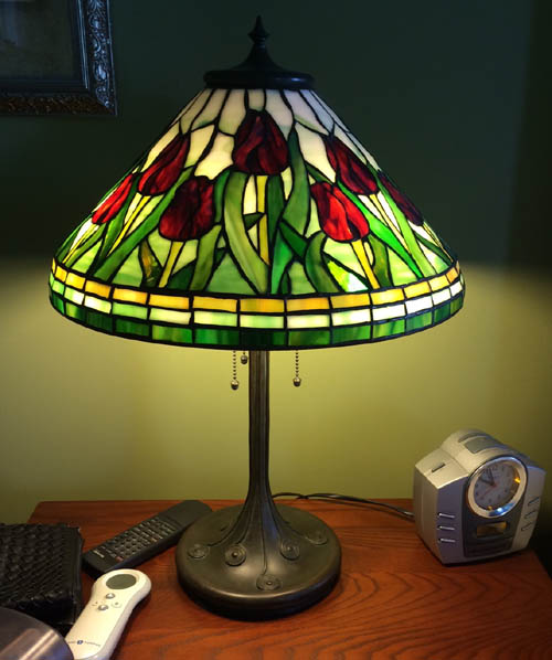 Unique Red Tulip Table Lamp