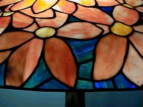 Suess Large Floral Leaded Lamp