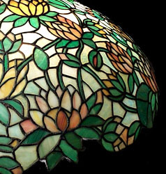 Suess Lily Leaded Lamp