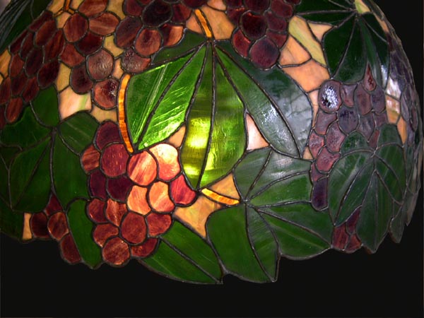 Suess Red Grape Leaded Lamp