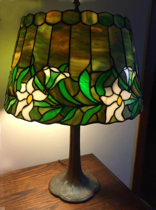 American Lily Pattern Open Top Table Lamp